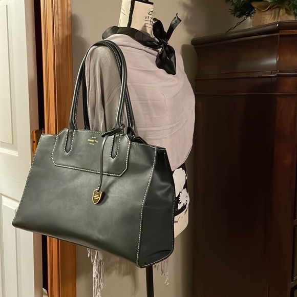 London Fog Beautiful shoulder strap bag - Picture 2 of 6